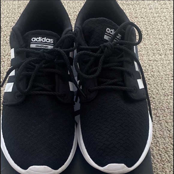 Shoes - Adidas QT Racer